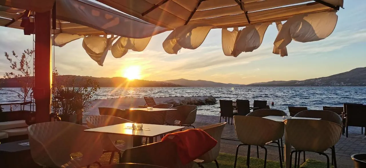 Apartment Okrug Gornji - Trogir With Sea View