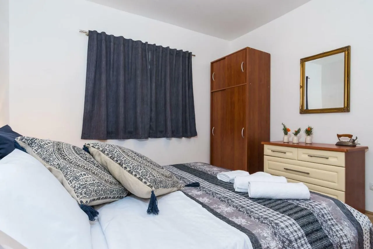 Apartment Okrug Gornji - Trogir With Sea View