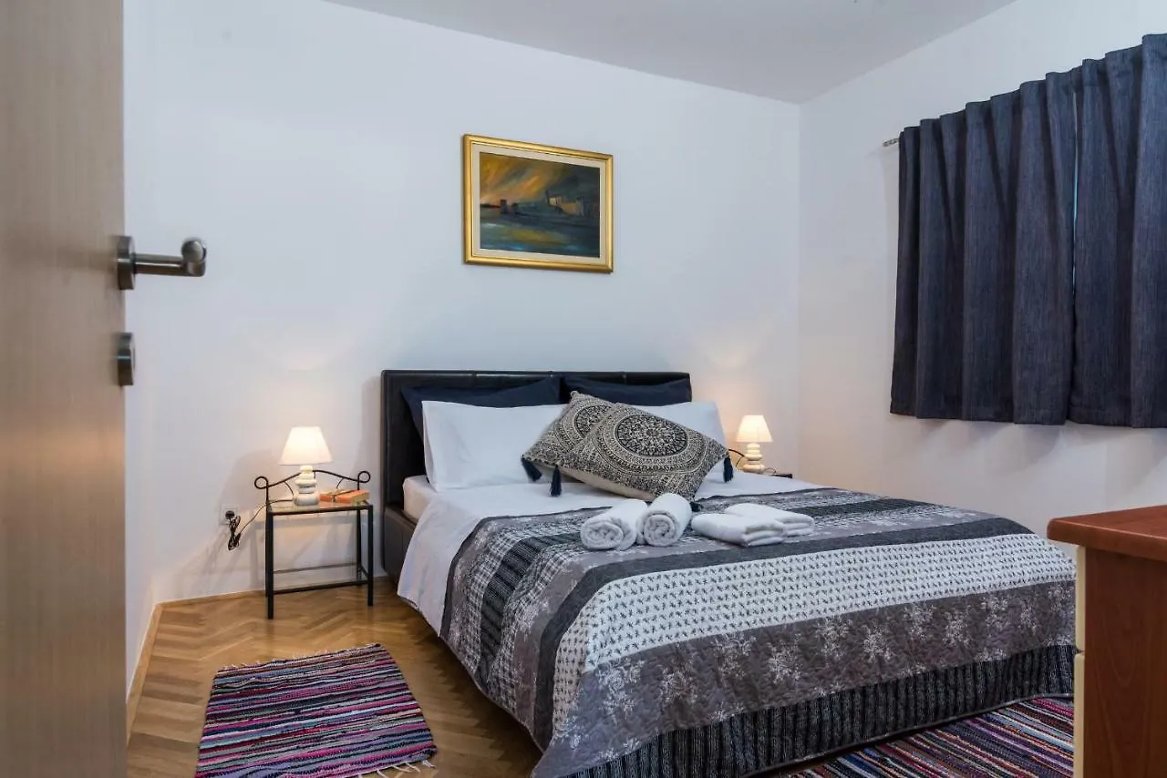 Apartment Okrug Gornji - Trogir With Sea View