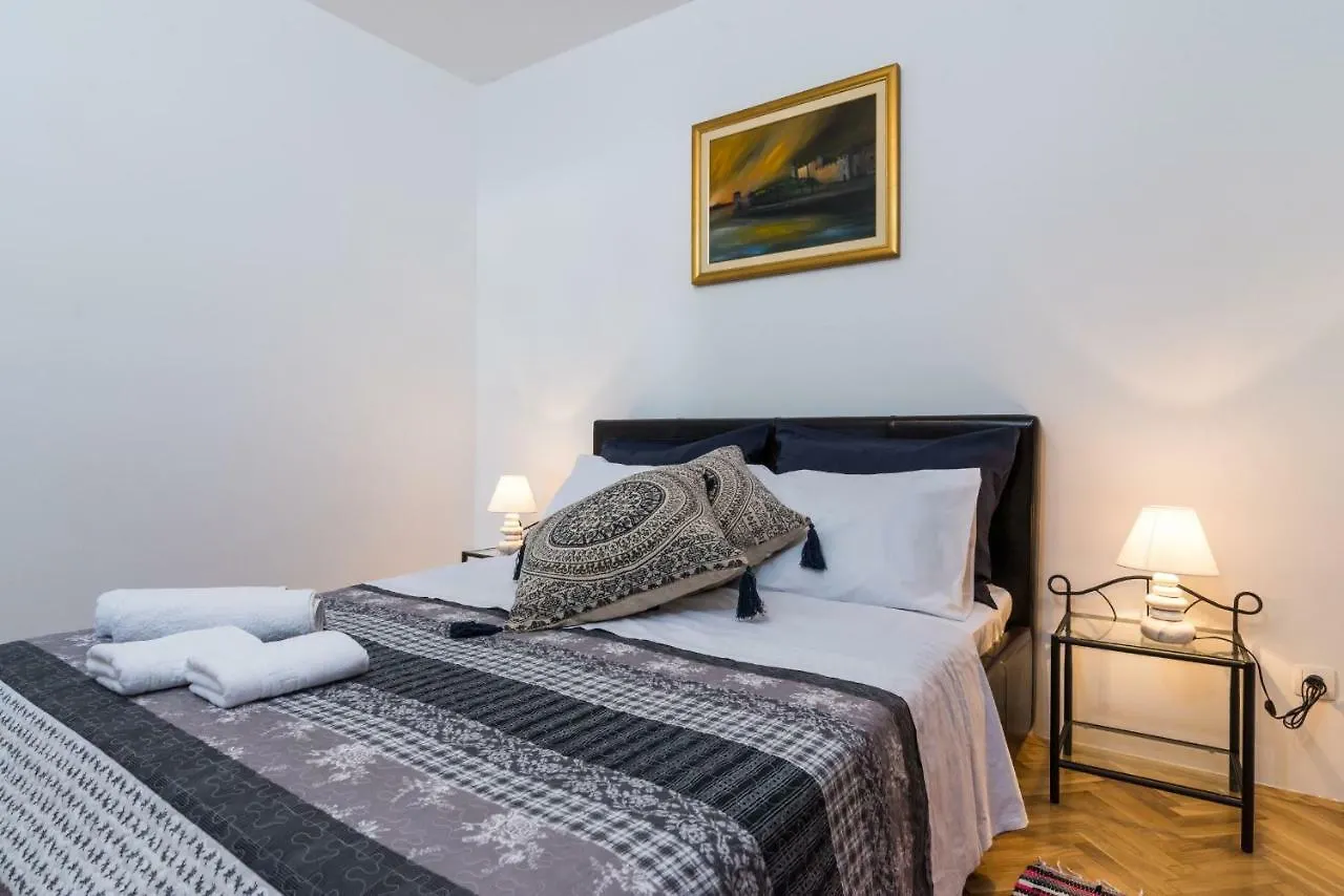 Apartment Okrug Gornji - Trogir With Sea View