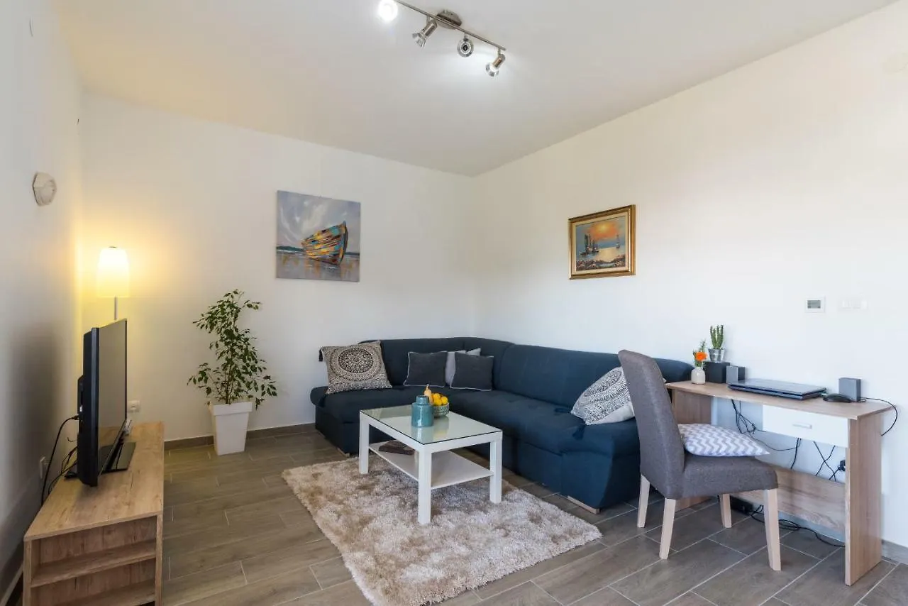 Apartment Okrug Gornji - Trogir With Sea View