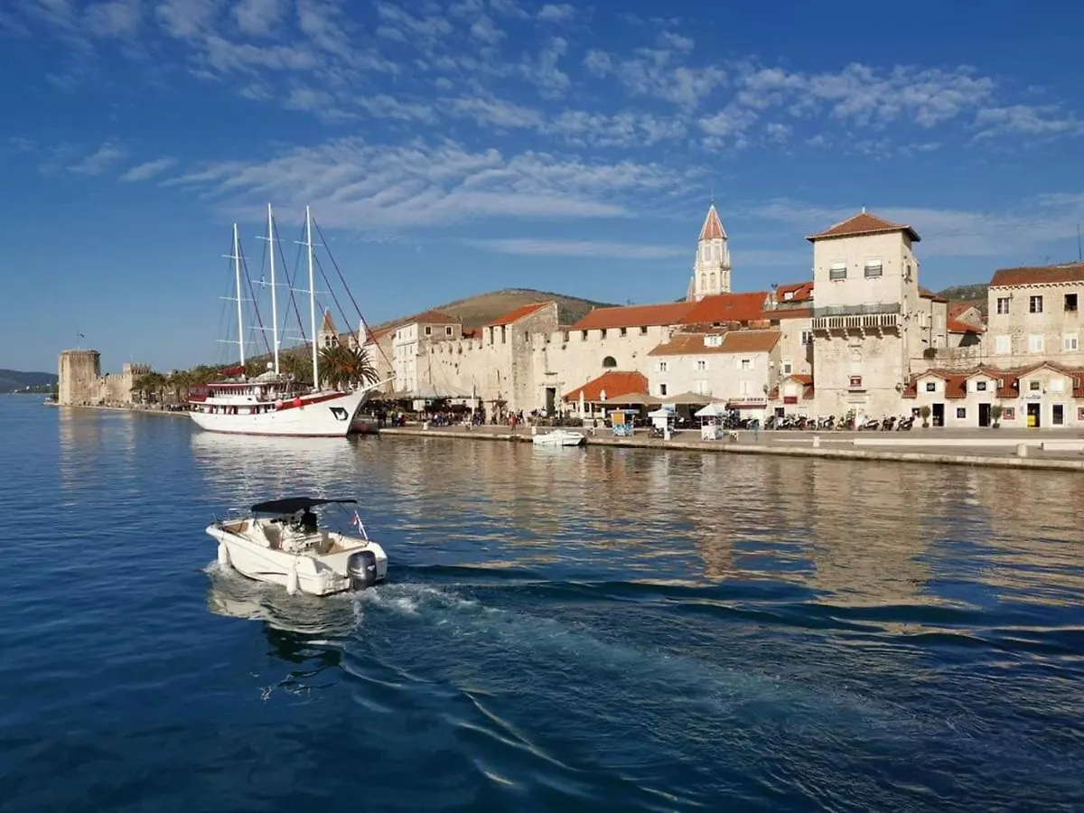 Apartment Okrug Gornji - Trogir With Sea View Chorvatsko