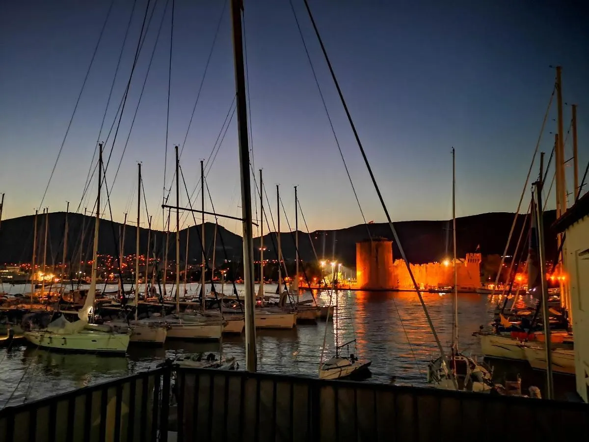 Apartment Okrug Gornji - Trogir With Sea View Chorvatsko