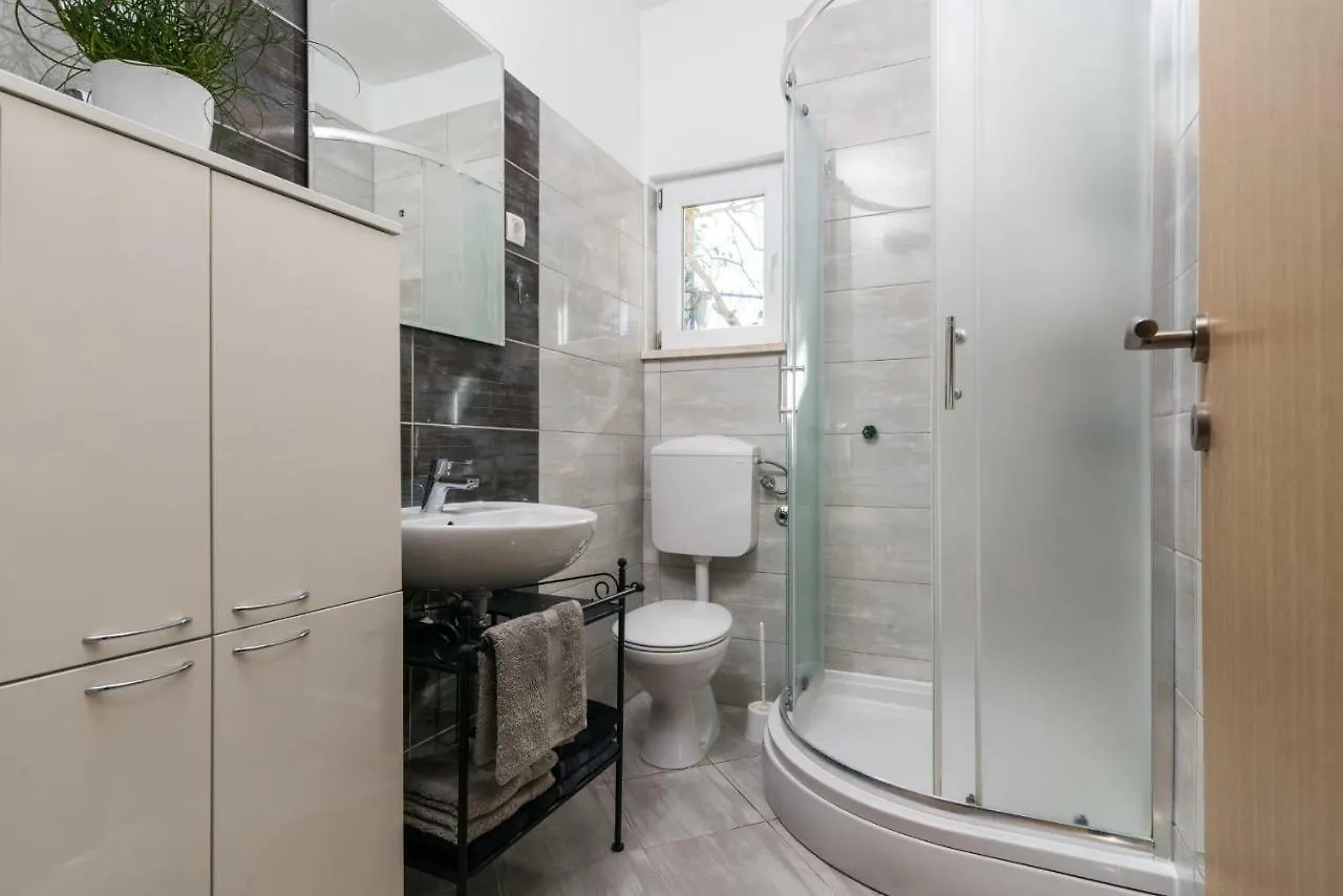 Apartment Okrug Gornji - Trogir With Sea View