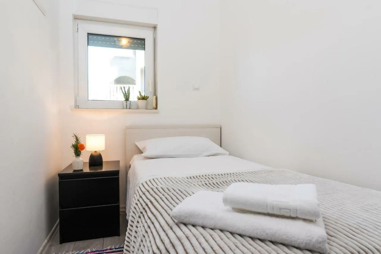 Apartment Okrug Gornji - Trogir With Sea View 0*,