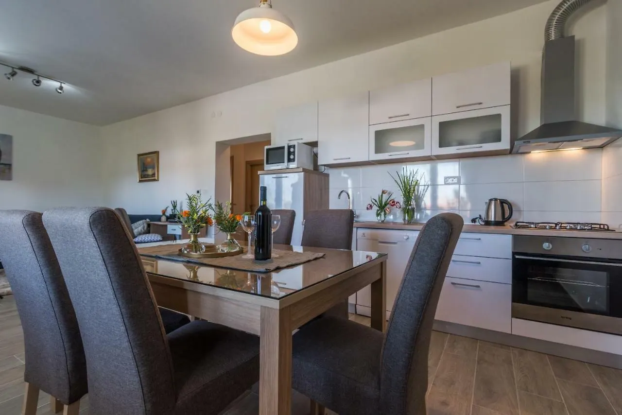 Apartment Okrug Gornji - Trogir With Sea View 0*,