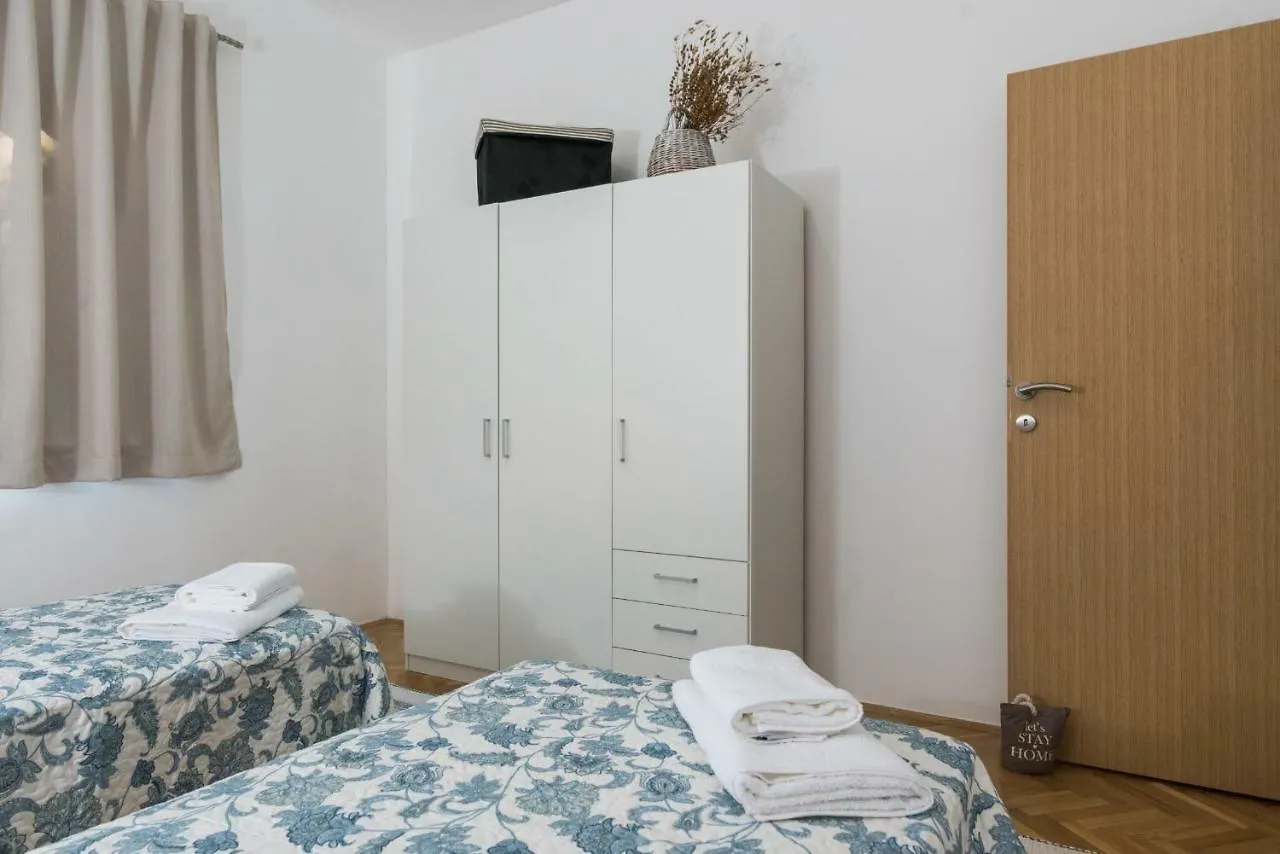 Apartment Okrug Gornji - Trogir With Sea View